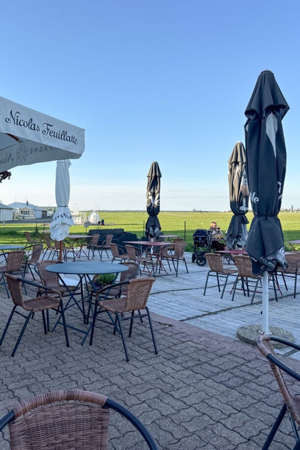 Terrasse de l'hôtel de l'aérodrome de la baie de Somme à Abbeville