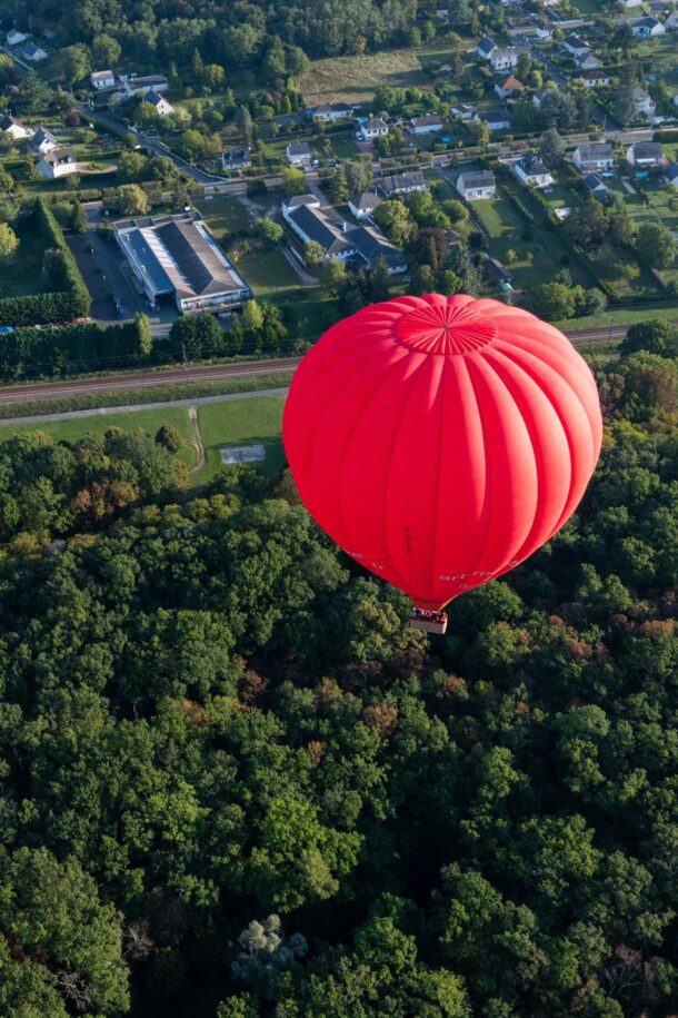 Montgolfière dans la Loire avant l'atterrissage